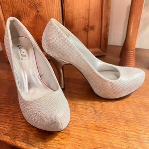 Qupid Sparkling Silver Heels Size 6